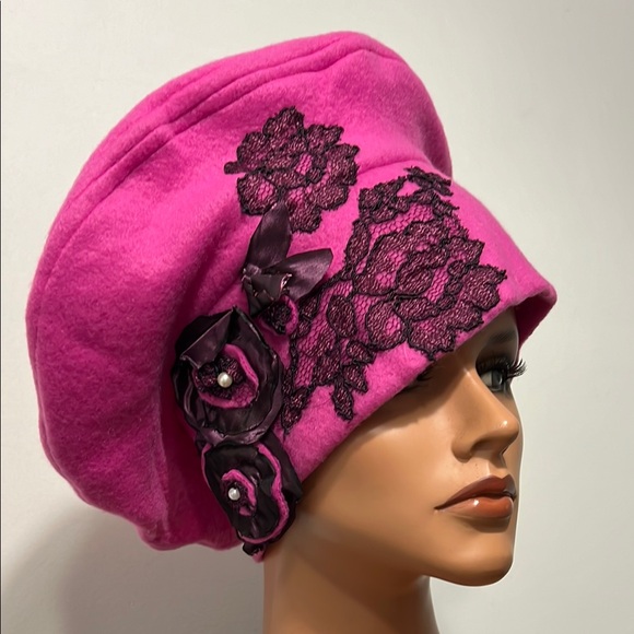 Stylish Fuchsia Beret with Black Lace Accent main image 10